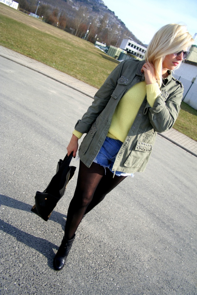 Weekend Look Style Army Parka studded